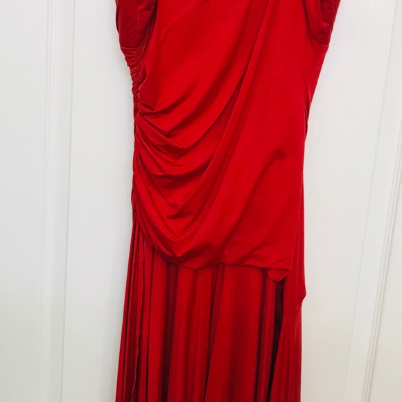 GORGEOUS red dress!! 💃🏽 - Picture 3 of 3